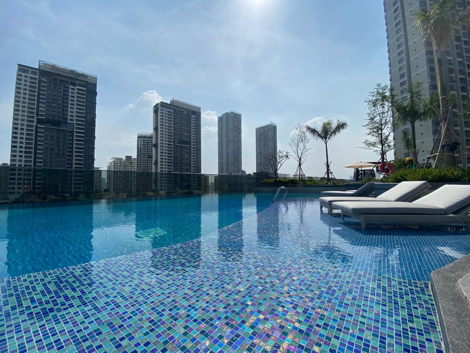 Lumiere Riverside - Raymond Holm - Luxurious 5-Star Apartment Хошимин Экстерьер фото