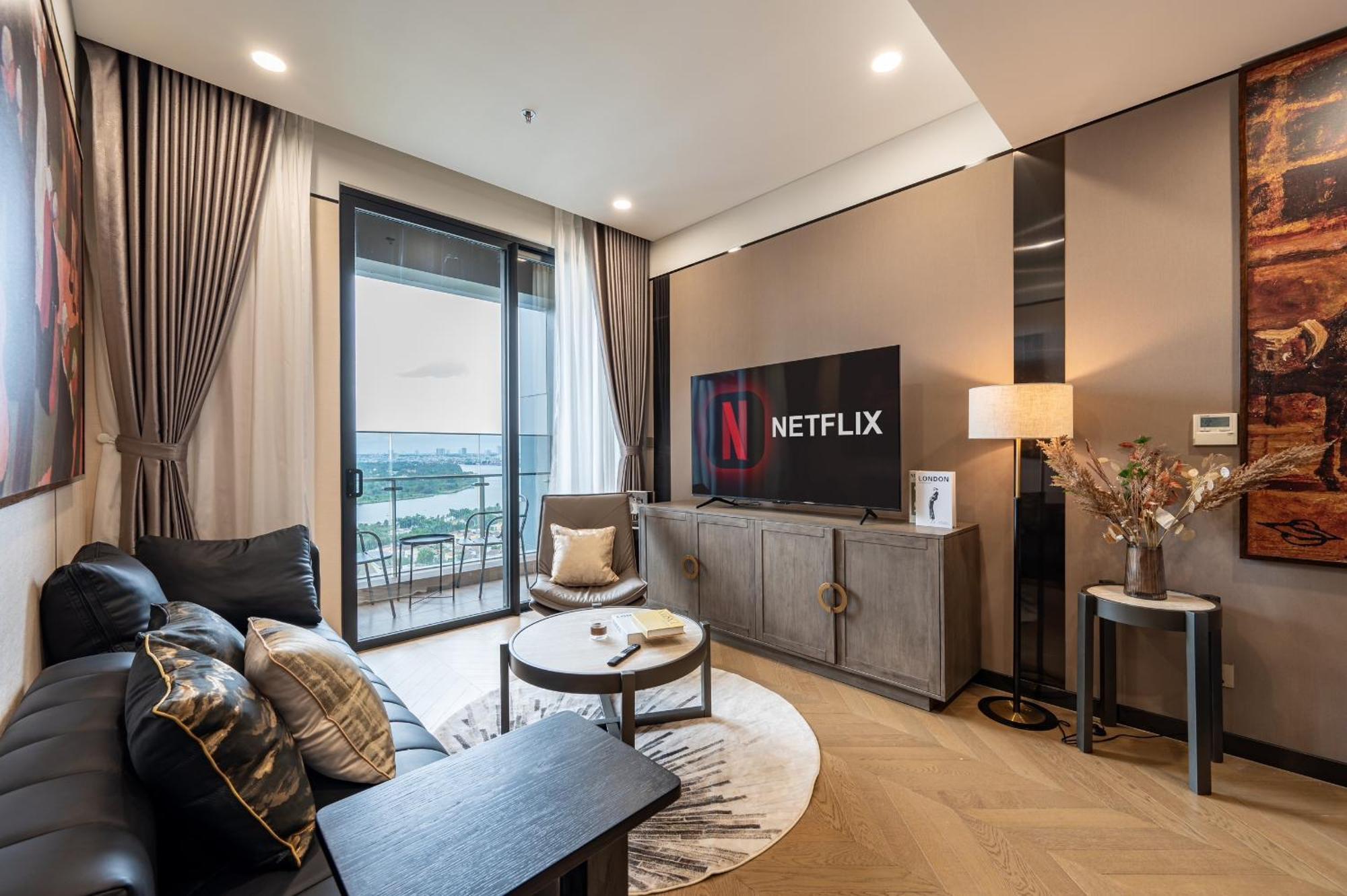 Lumiere Riverside - Raymond Holm - Luxurious 5-Star Apartment Хошимин Экстерьер фото